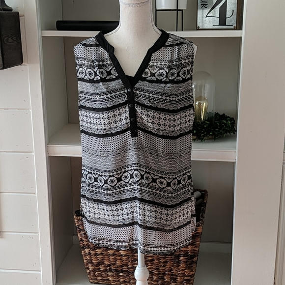 Tops - Sleeveless Blouse